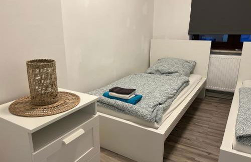 Monteur & Ferienwohnung mit Balkon, 3 Schlafzimmer & Platz für 6 Personen - Photo 2