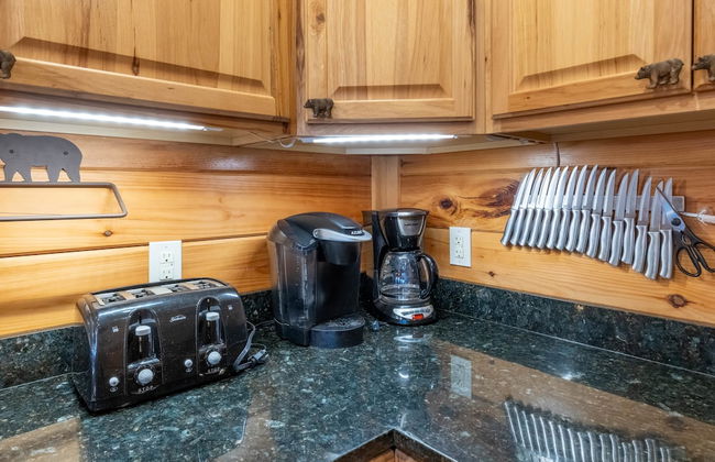 Luxury 4200 Sqft Log Cabin on 50 Acres Sleeps 16 - Foto 49