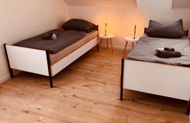 FELIX LIVING 9, Monteurwohnung, 2 getrennte Betten & Stockbett, Parkplatz - Photo 1