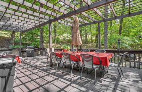 3 Mi to Table Rock Lake Cabin with Fire Pit! - Foto 1