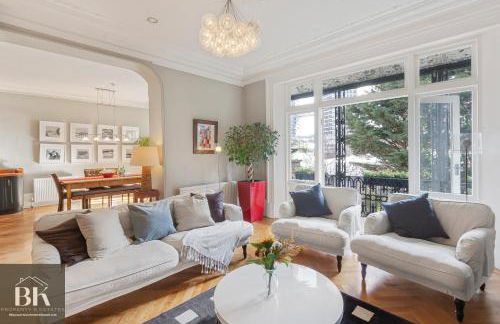 LUXURY Victorian Flat 2 bed 2 bath Flat Sleeps 4 to 7 - Photo 10