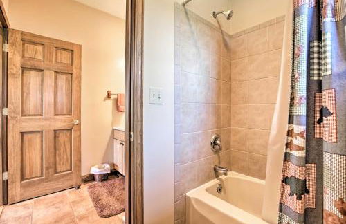 House with Deck, Fire Pit - 15 Mins to Snowshoe! - Foto 18