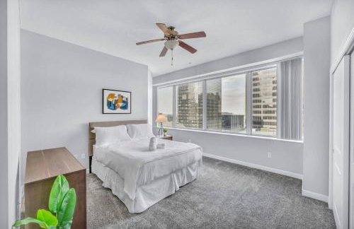 Luxury High-rise Condo w/ Views! Heart of Downtown - Photo 25