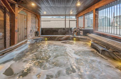 Historic Yellowstone Saloon - Foto 68