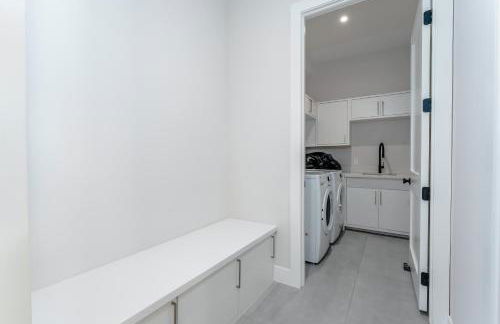 Waterfront Home with Pool Spacious Bay , Sleeps 16 - Foto 78