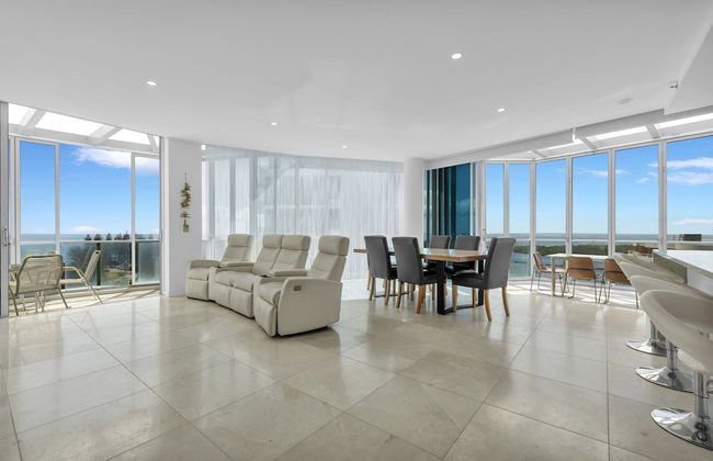 Reflection Tower Two - Foto 52