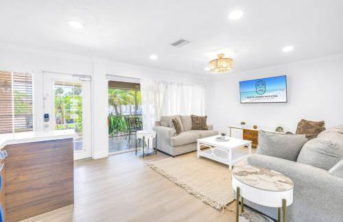 The Village Breeze 6BR with heated Pool, near Beach, 250ft to Siesta Key Village! - Foto 14