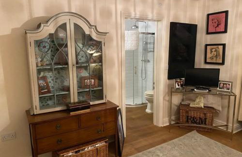 Upper House Stunning Country Home - Photo 46