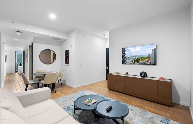 Apt with Stunning View at Downtown Miami - Photo 17