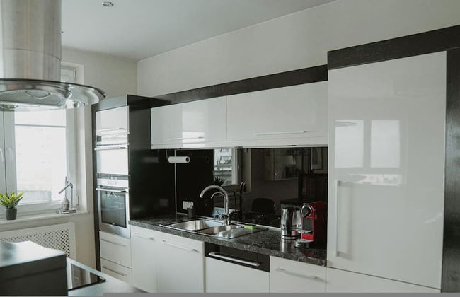 Chic Metro-side Apartment - Photo 11