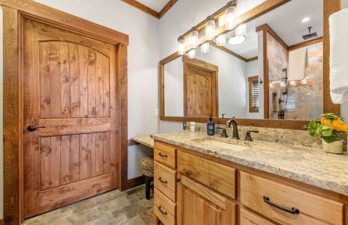 A Mornings Mist - Scouts Overlook - Romantic Retreat, Hot Tub, Cozy Fireplace, Mountain Views at Scouts Overlook - - Foto 25