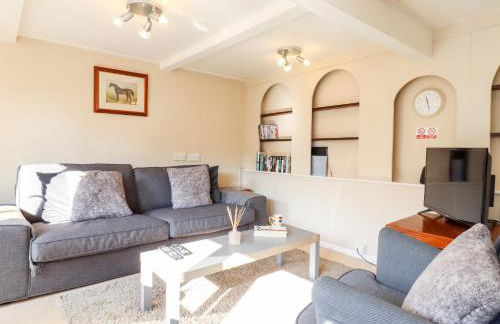 Vine Cottage - Photo 1