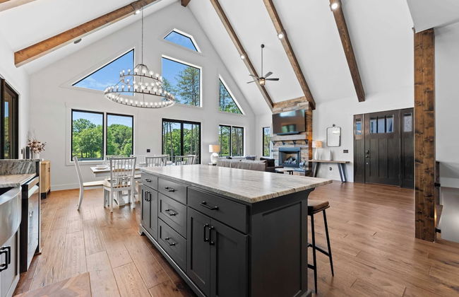 Gray Fox Lodge by Avantstay Waterslide Pool, Theater Sleeps 21 - Foto 27