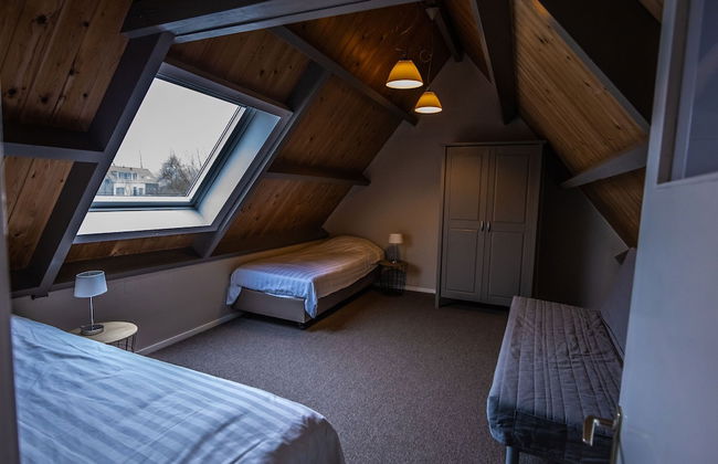 Superb Holiday Home on a Mini Campsite Near the Beach - Photo 7