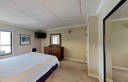 Spacious 3 Bed 3 Bath Condo with Pool - Foto 14