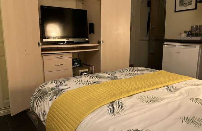 Entire 1bed Studio With Ensuite, Balcony & Parking - Foto 5