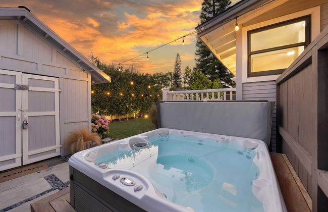 Luxe Backyard Oasis w/ Hot Tub Chic Design South Park Sanctuary - Foto 4