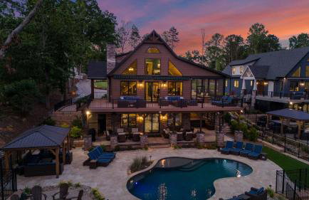 Black Bear Lodge by Avantstay Lakefront, Dock, Pool, Theater Sleeps 20+ - Foto 152