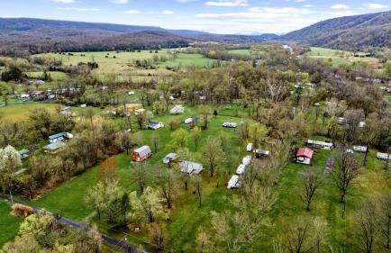 Serene Riverfront Cabin Haven near South Branch Potomac River in West Virginia - Foto 39
