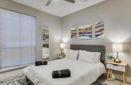 Captivating 6BR 3B Home with Pool & Fire Pit - Foto 15