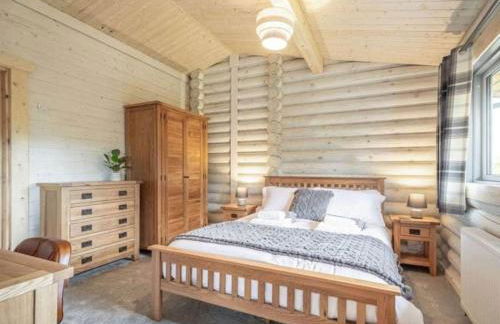 Treetops Luxury Log Cabin - Hot tub, BBQ & Sauna - Foto 18