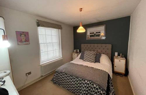 Gorgeous 2 bedroom apartment edge of Cabot Circus - Foto 8