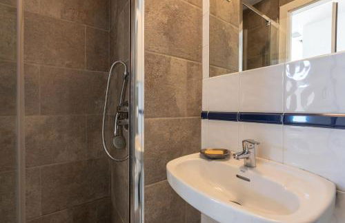 Apartamento en primera línea de playa con piscina - Photo 28