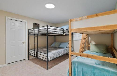 Secluded 9BR Getaway, Pool, Hot Tub & Huge Deck - Foto 59