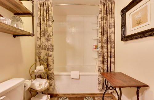 Riverfront Couples Retreat in Smoky Mountains! - Foto 13