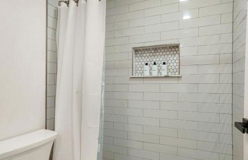 Large Home, 2 Living Rooms, Great for Family/Pets! - Foto 2