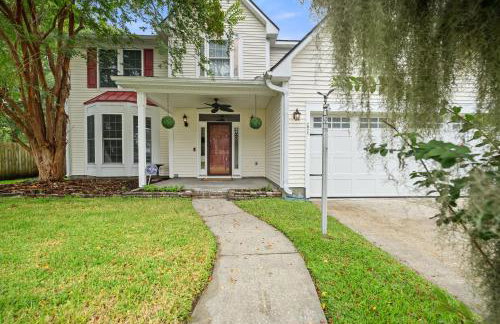 Low Country Gem with Heated Pool Games and Hot Tub - Photo 31
