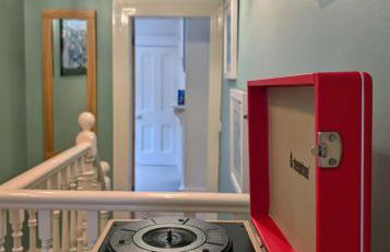 MIDSHIPS A HOLIDAY HOME IN DARTMOUTH SLEEPS UPTO 6 PEOPLE ,PET FRIENDLY , 10 MINUTES WALK TO Town CENTRE WITH PARKING included - Foto 14