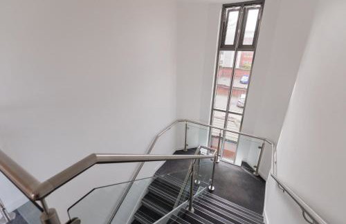 Stylish 2-Bed Apartment, City Centre Gem, 1 min walk to Train Station, Free parking - Foto 29