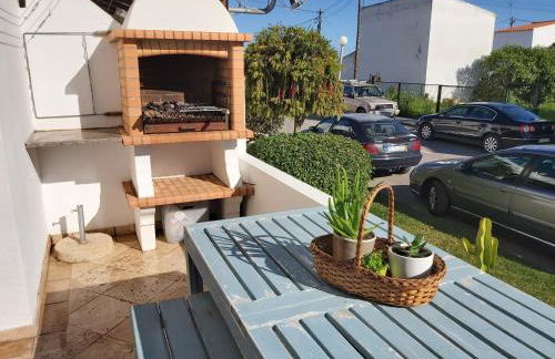 Casa dos Sorrisos - 3 bedroom apartment, terrace, barbecue, AC, Wifi, beach - Foto 1