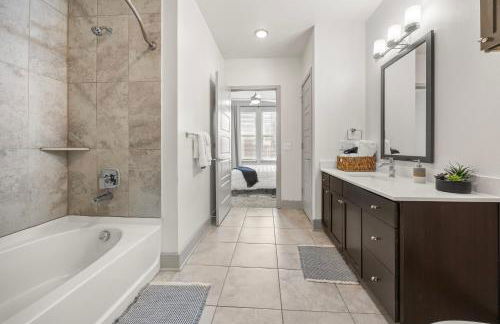 BrightHaven Frisco - 1BR EV Parking near The Star - Foto 16