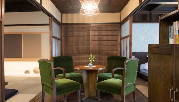 Coin salon dans le hall