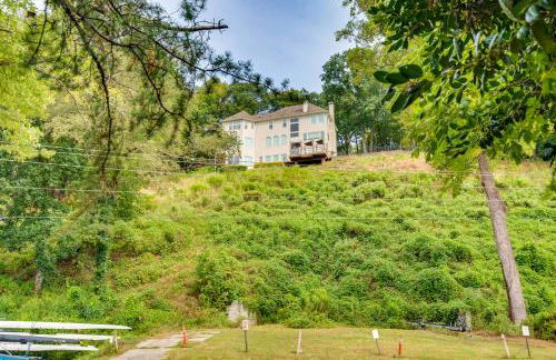 Modern Retreat with River View in Roswell! - Foto 28