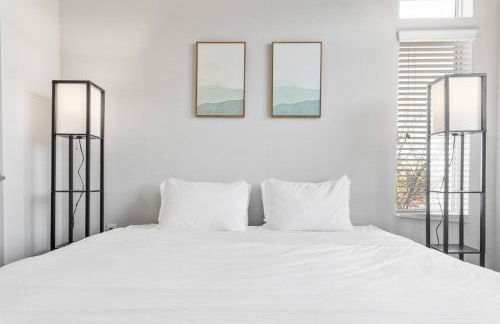 Modern Austin 2BR 2B Unit with Pool, Parking & WiFi - Photo 16