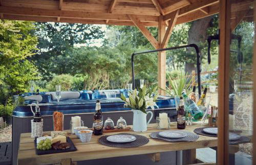 Upper Gelli Luxury Holiday Lodge, Converted Dairy & Cosy Shepherds Huts - Photo 75