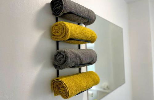 Cliff House By RMR Accommodations - NEW - Sleeps 8 - Modern - Parking - Foto 31