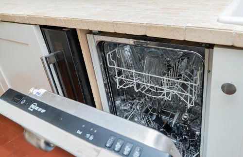 Heron Stays Bath- Historic Pub Retreat, Original Beams, Parking, Sleeps 9, 3 Miles to Bath Central - Photo 40