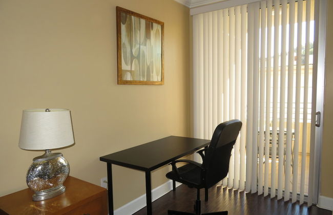 2 Bed 2 Bath in Studio City - Foto 26