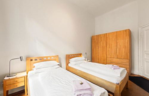 1,399 sq ft Historic Landmark, Checkpoint Charlie - Foto 26