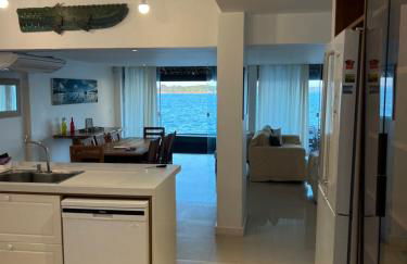 Búzios casa pé na areia em condomínio beira mar - Foto 47