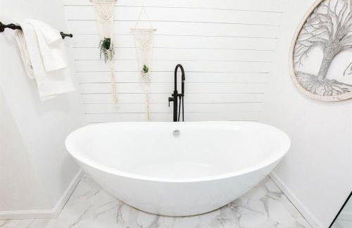 Scandi Chic-mins to KSU, Sleeps 5, wKing, pet friendly - Foto 9