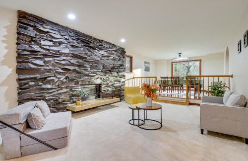 Lake-View Woodinville Retreat w/ Hot Tub + Theater - Foto 6