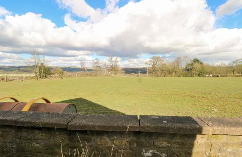 Hawksbridge Bungalow - Photo 30