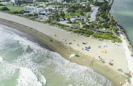 2 Bedroom-1.5 Bath Apartment Steps away from Beach & Inlet d - Foto 14