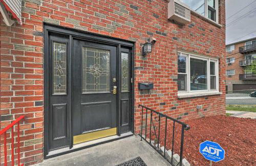 Yonkers Apt with Balcony Walk to Train Station! - Foto 3