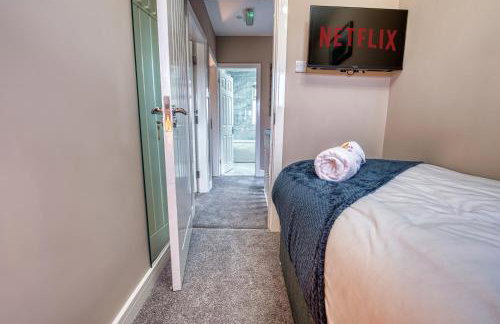 Stylish House - B'ham Airport and NEC, JLR Solihull, Business & Leisure Stays - Aspen House - Photo 32